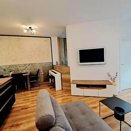 Stunning New With Free Parking Near City Centre * ليوبليانا